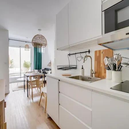 Beautiful In Chartrons With Terrace