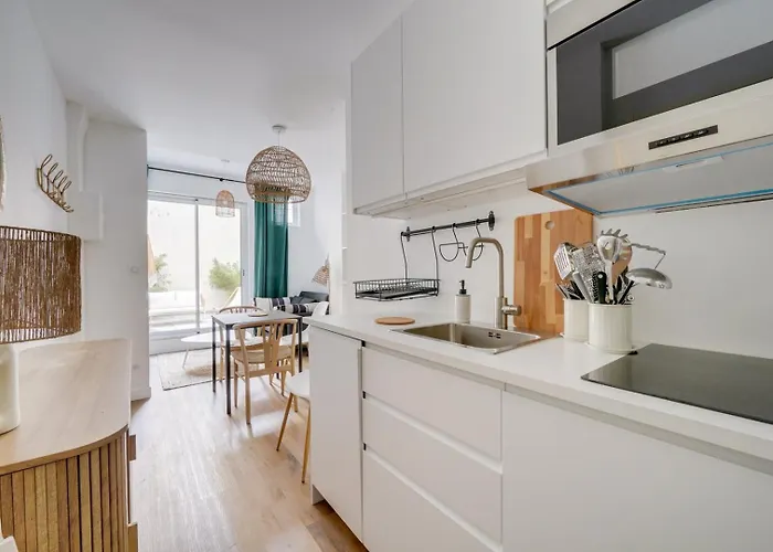 Beautiful In Chartrons With Terrace